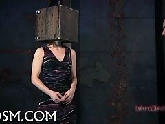 Жесткий зажим горячих титек