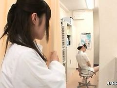 Милая японская медсестра любит заниматься мастурбацией